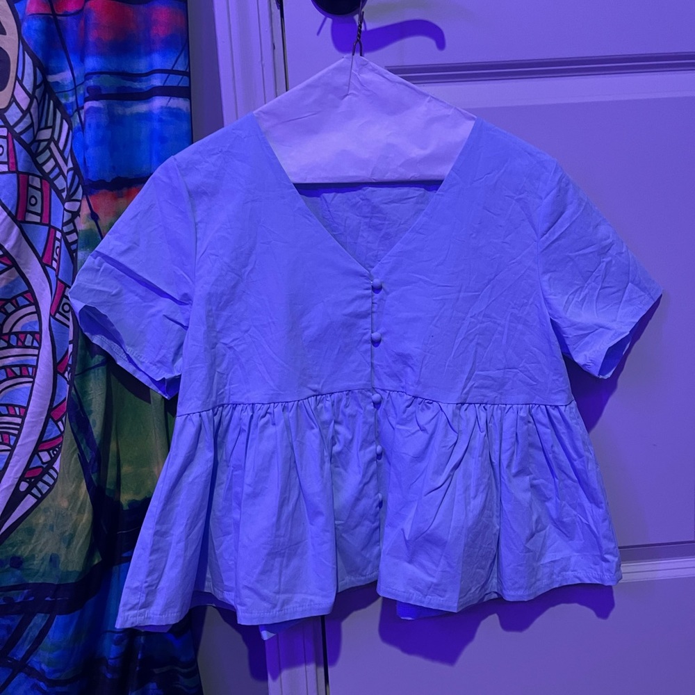 blue cropped flowy blouse